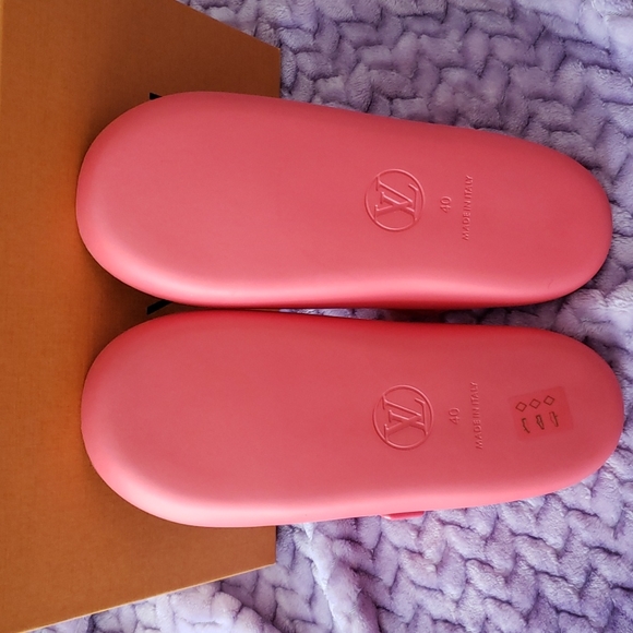 Louis Vuitton Sunbath Coral Rubber Canvas Mule - Picture 11 of 16